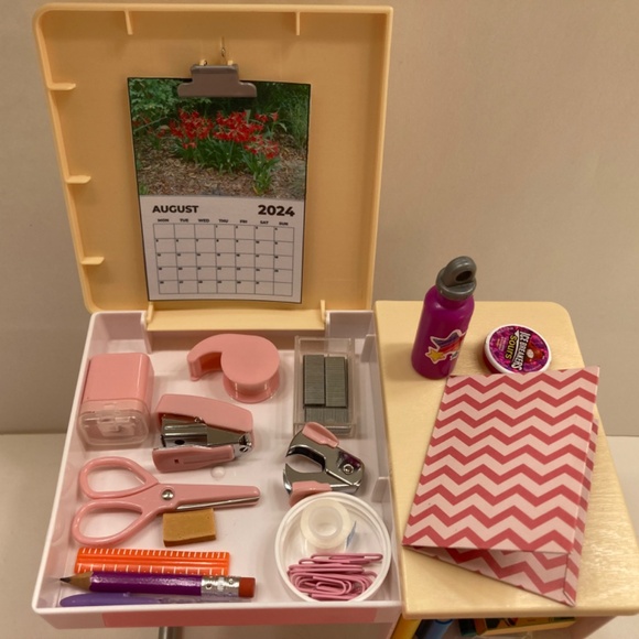 American Girl desk with accessories - Picture 4 of 16